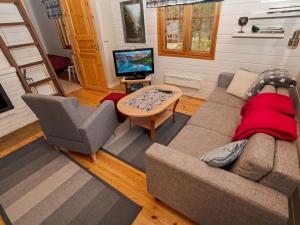 Holiday Home Kaukosaaren ahonrinne by Interhome
