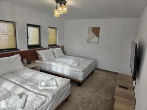 Къща за гости "Mirror Lake"