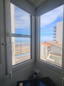 Comodo departamento frente al mar, frente al parador La Marea