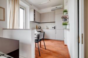 Just Urban Stays - Refined Apartment in City Life