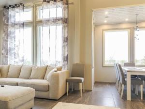 Holiday Home Karhu b by Interhome