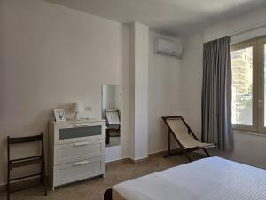 Holiday Apartment With Sea View 180