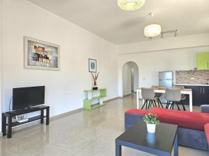 Two Bedroom Apartment With Sea View 093