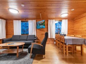 Holiday Home Kaltiotievantie 2 mökki 2 by Interhome