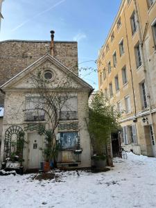 Le Saint Louis, 5 minutes walking from castle