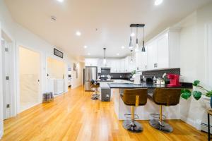 16 -3 Spacious 4BR Worcester Home near Parks