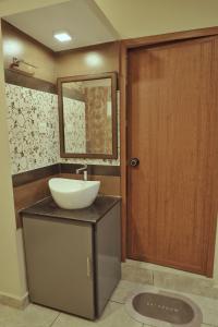 Vista Chembra Service Apartment 20A