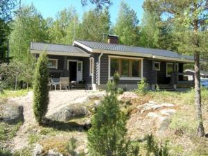 Holiday Home Metsämarja by Interhome