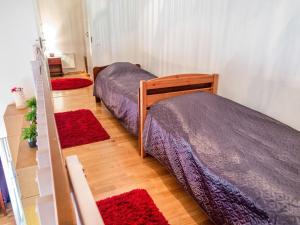 Holiday Home Point vale 4 as 3 by Interhome