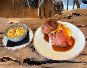 Horse & Farrier Pub