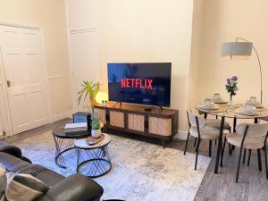 2BR Apartment, Fast Wi-Fi, Apple TV & Netflix, 20 Off Long Stays