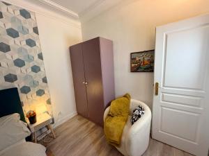 Au PIED de la GARE aux PORTES de PARIS