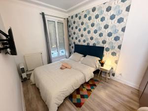 Au PIED de la GARE aux PORTES de PARIS