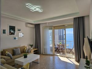 Two Bedroom Apartment with Sea View 021