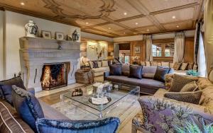 Luxurious 7-Bedroom Chalet with Private Pool in Davos Dorf