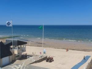 La voile nacrée, vue magnifique sur la plage historique de Juno Beach !