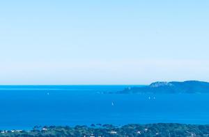 Mas des îles dOr - Vue mer unique, Piscine chauffée, Jacuzzi, Tennis