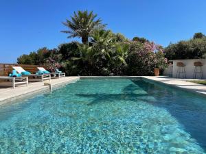 Mas des îles dOr - Vue mer unique, Piscine chauffée, Jacuzzi, Tennis