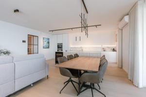 TIDYY - Panoramic 11th-Floor Corner Apartment with Endless Sea Views