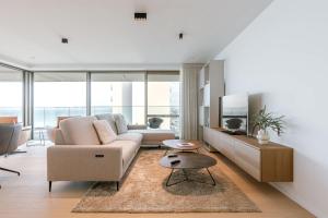 TIDYY - Panoramic 11th-Floor Corner Apartment with Endless Sea Views