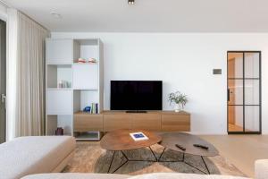 TIDYY - Panoramic 11th-Floor Corner Apartment with Endless Sea Views