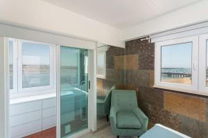 Blife Charlya private rooms at Faro beach