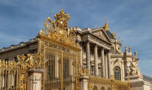 Le Saint Louis, 5 minutes walking from castle