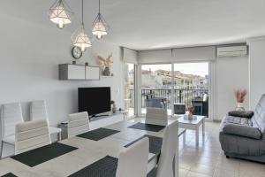 Apartamento con vistas a mar y canal. Empuriabrava