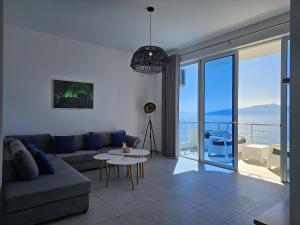 Saranda Wonderful Sea View Apartment 030