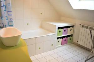 Beautiful home with free parking