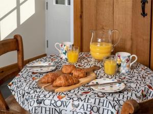 1 Bed in Llansantffraed BN270