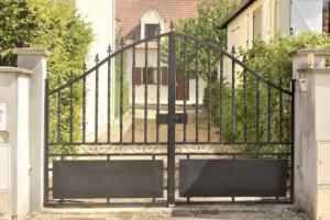 Beautiful home with free parking