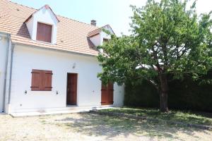 Beautiful home with free parking