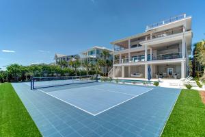 NEW CUSTOM HOME 620 Ocean Blvd. Now booking!! Pickleball, Bocce Ball, Putting Green, PoolSpa