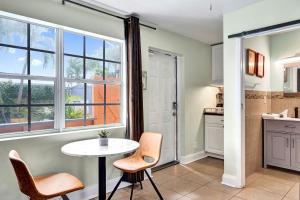 Rainbow Falls 3 Stay for 2