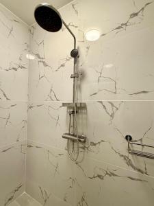 Cozy Apartment 7 Min from Gare du Midi