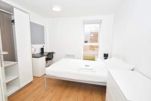 Modern & Convenient 4 Bed Apartment in Liverpool