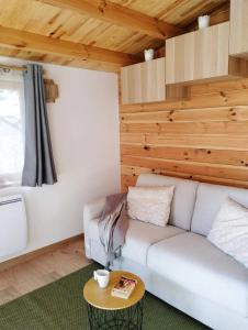 Studio moderne à Éourres avec balcon privé - 20 m²