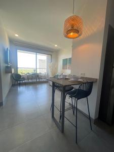 Apto Lujo Vista Mar Piscina AC WIFI Playa a 3 min en Santa Marina