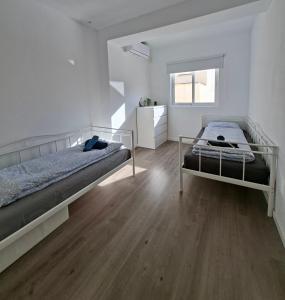Spacious 3BR Apartment with Terrace 300m Beach