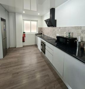 PMT13 - Large city apartment by the Beach