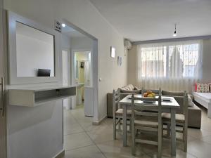Eri Two Bedroom Holiday Apartment 150