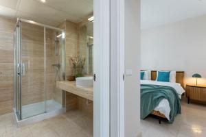 Stunning 3-Bedroom Seaview Penthouse