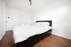 Spacious 3 Bedroom Kensington Apartment