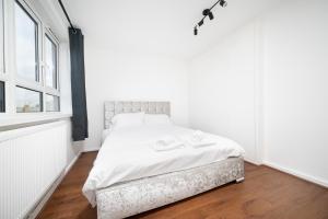 Spacious 3 Bedroom Kensington Apartment