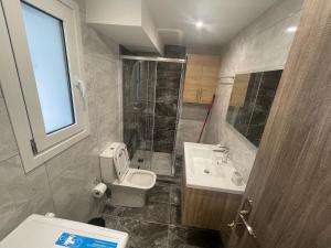 Aiolos cozy GLYFADA near the centre