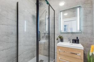 Stylish Central Prague 3BR 3BA Apartment by Wenceslas Square