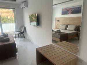 Luxurious One-Bedroom Apartment with Sea Views