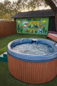 4 min to AT&T & Rangers Stadium, Close to Airport, Sauna, Gym, Pool Table