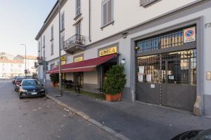 GuestHost - Grey & Green Flat